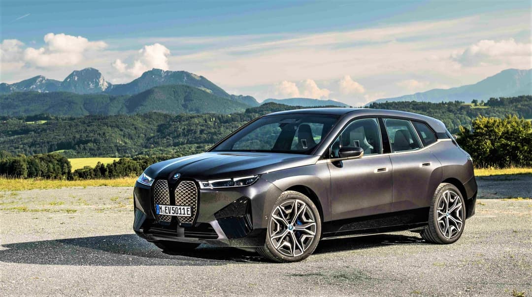BMW_iX_frente_chips.jpg