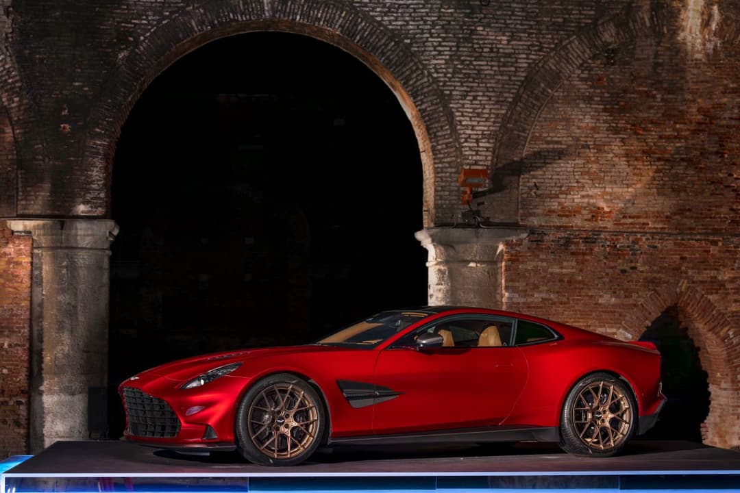 AstonMartinVanquishAutorama.jpg