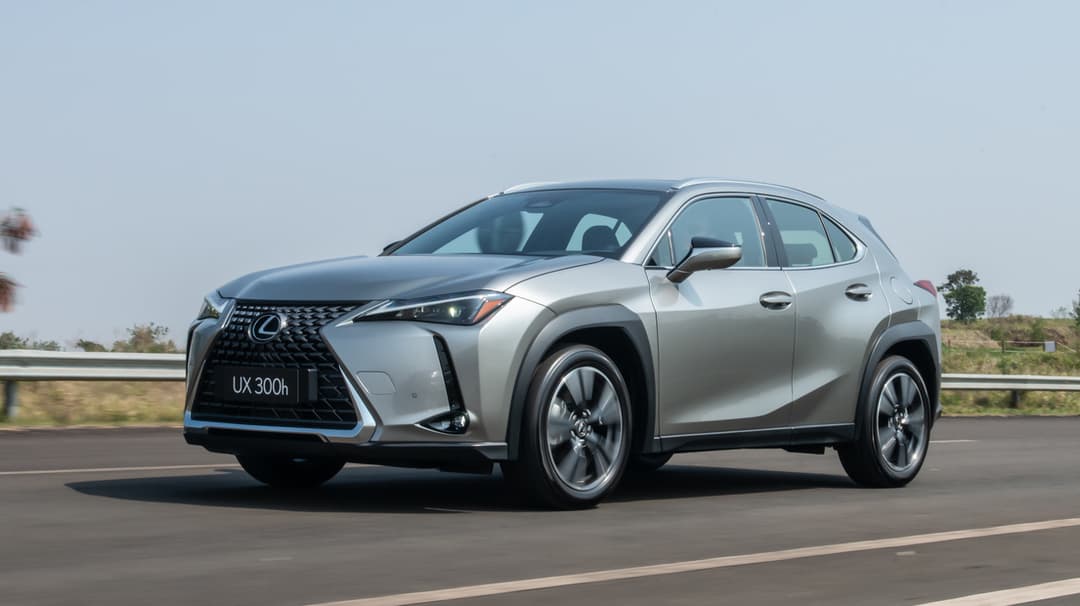 lexus-ux300h-01.jpg