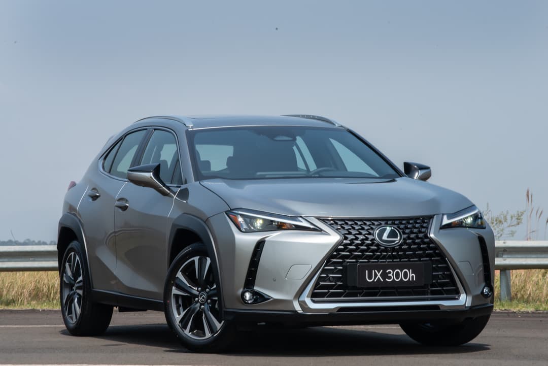 lexus-ux300h-03.jpg