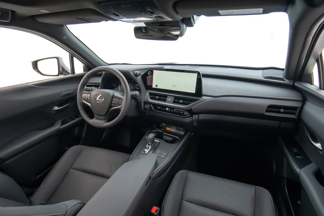 lexus-ux300h-04.jpg