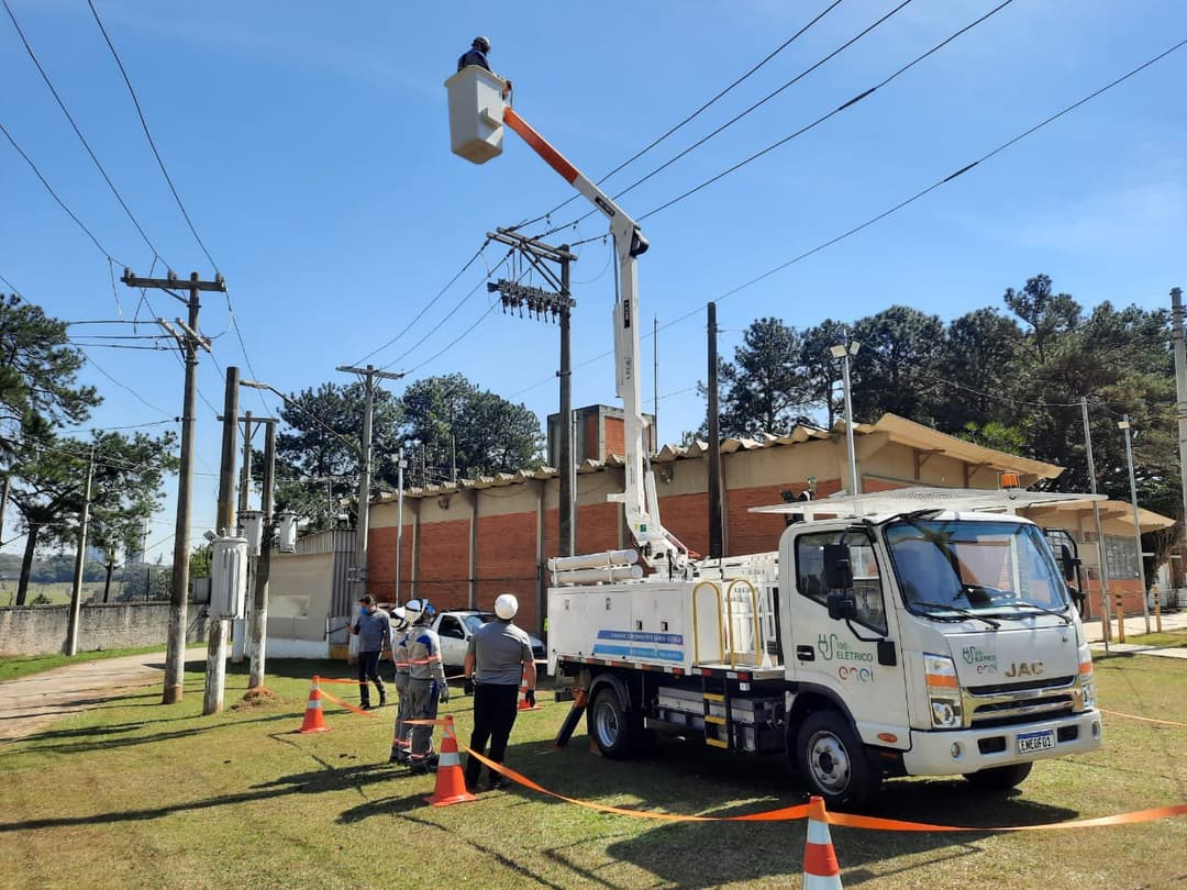 AB_caminhao_eletrico_cesto.jpg