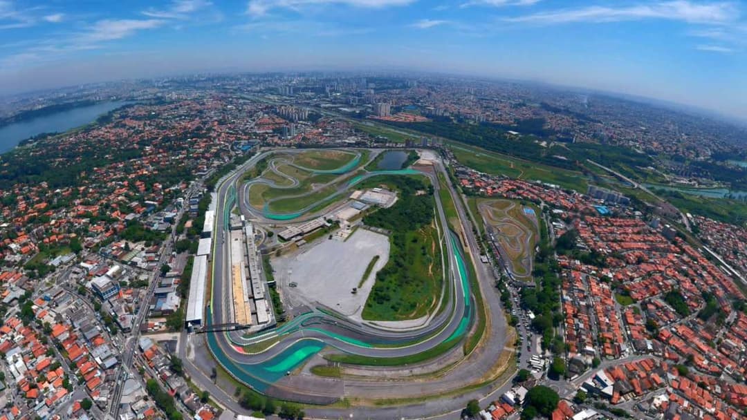 Autodromo_Interlagos_Salao.jpg