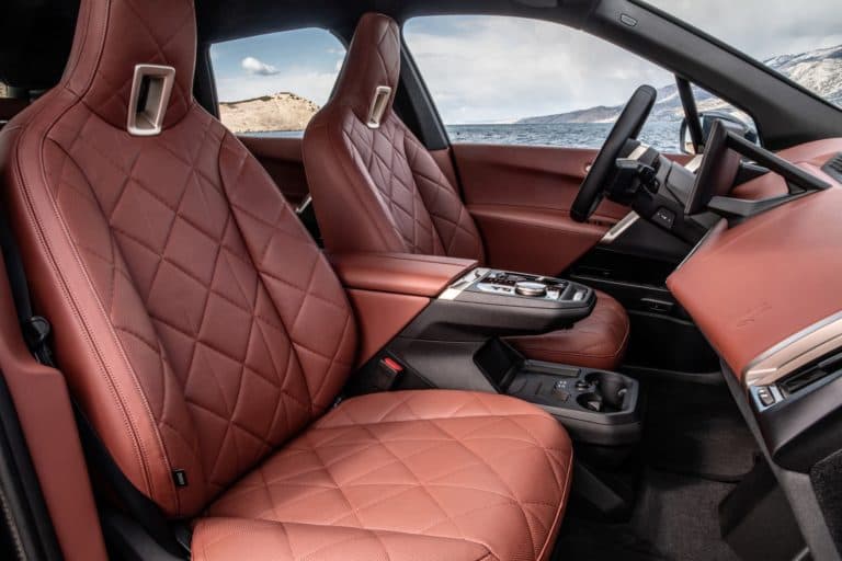 CarrosVeganosBMWiXinterior.jpg