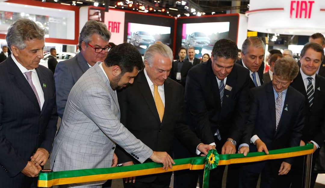 Michel Temer inaugura Salão do Automóvel de São Paulo ao lado de executivos do setor