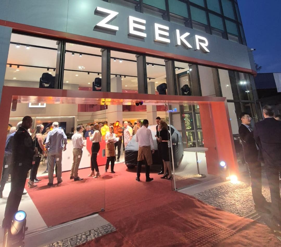 Fachada de concessionária da Zeekr no Rio de Janeiro