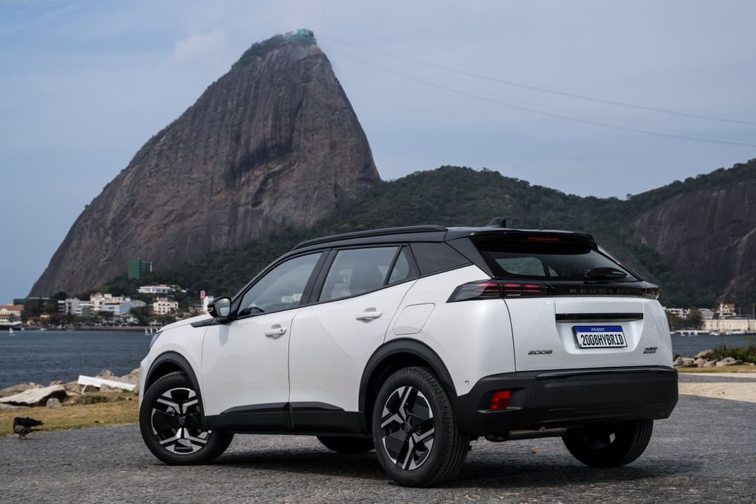 `Peugeot 2008 Hybrid