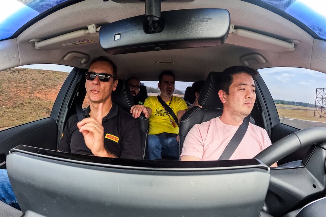 Piloto de testes da Pirelli