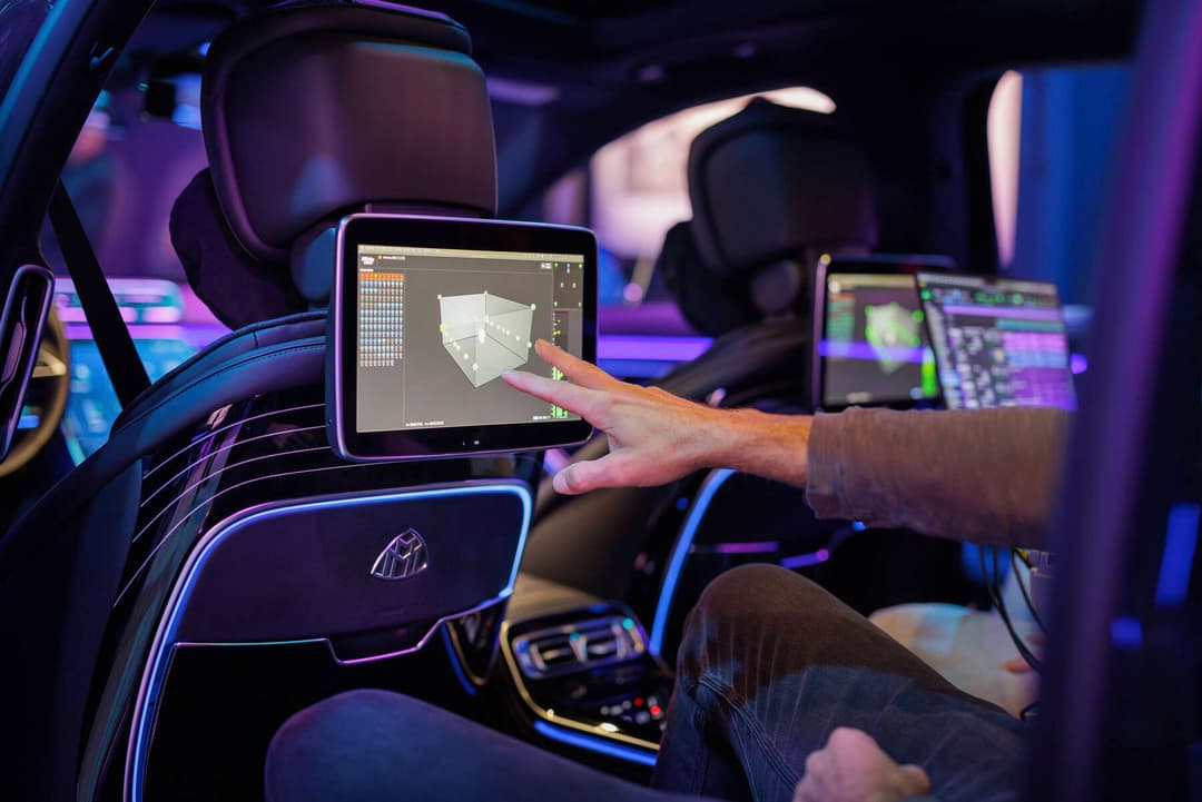 Protótipo da Mercedes-Benz com estúdio de mixagem de som no carro