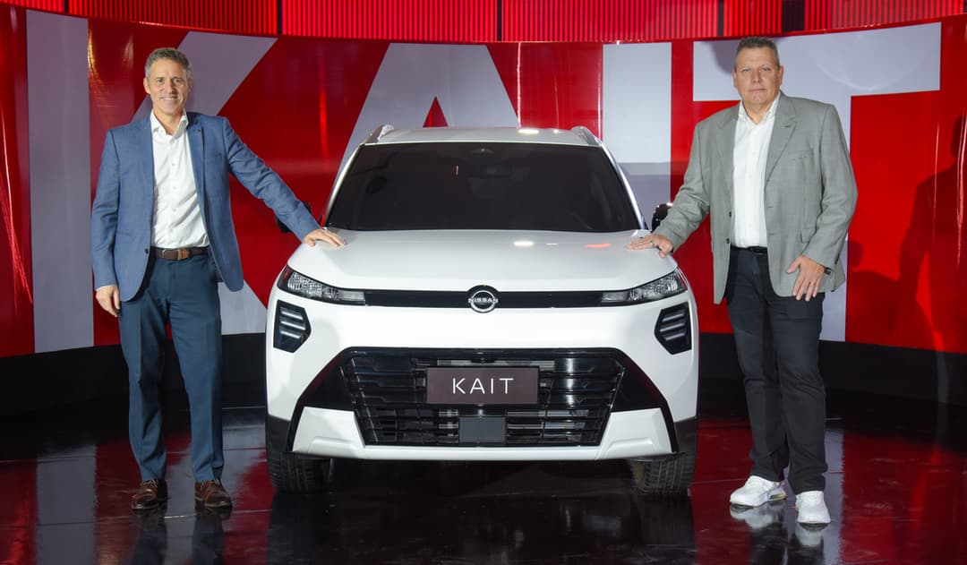 Executivos da Nissan na América Latina ao lado do Kait