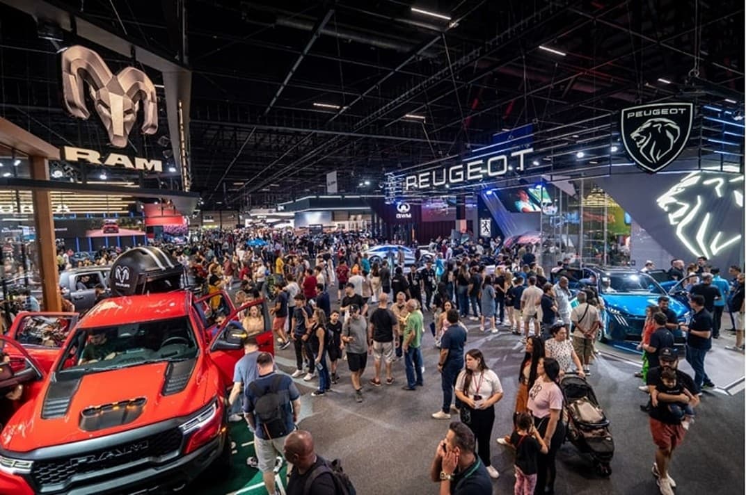 Visitantes no Salão do Automóvel 2025