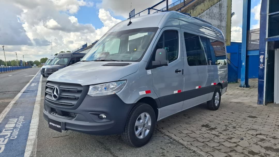 Frente da Mercedes Sprinter automática