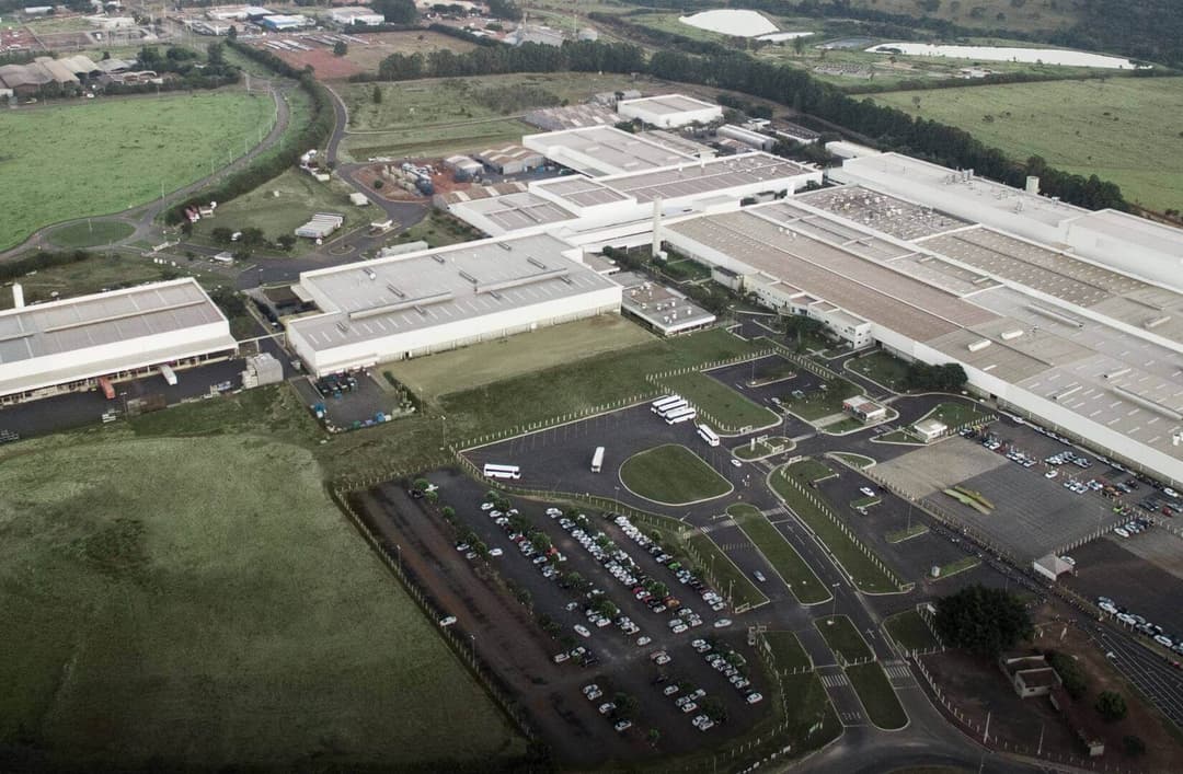 Vista aérea da fábrica da HPE Automotores em Catalão (GO). Crédito: Divulgação.