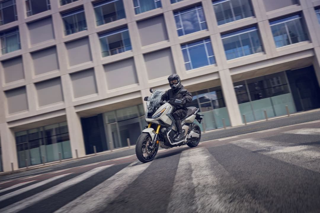 Scoorter Honda X-ADV chega à linha 2026 com novidades