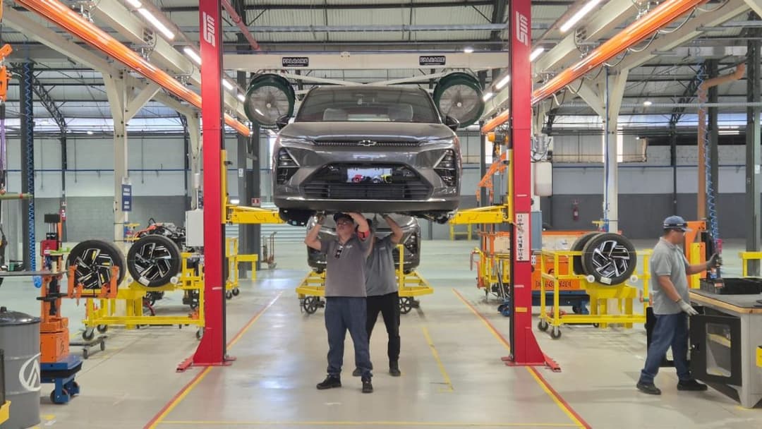 GM inicia montagem Chevrolet Captiva elétrico nacional no Ceará