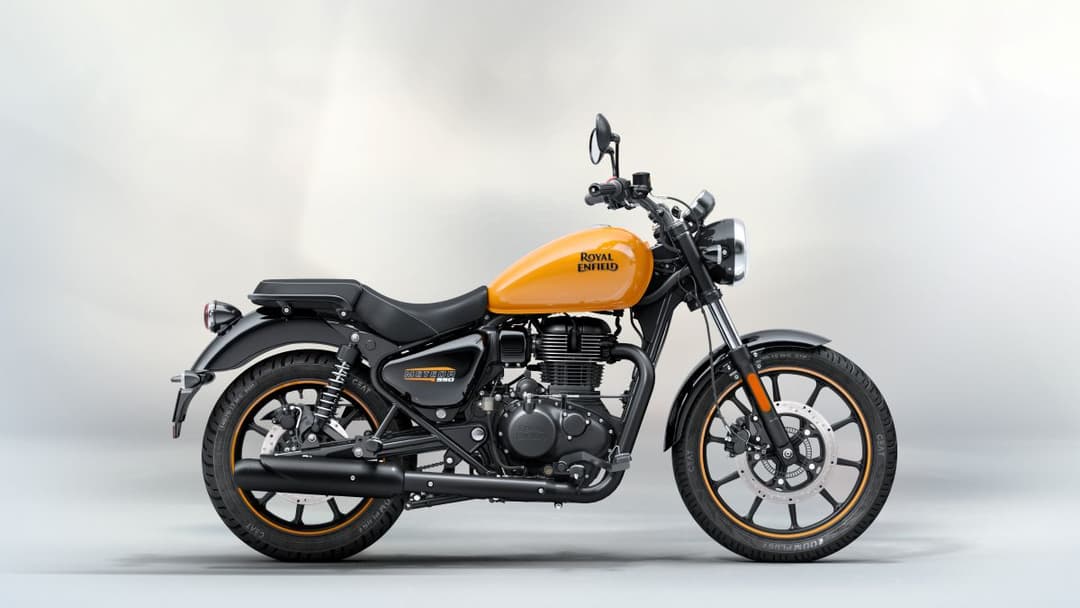 Royal Enfield Meteor 350 linha 2026 na nova cor Fireball Orange