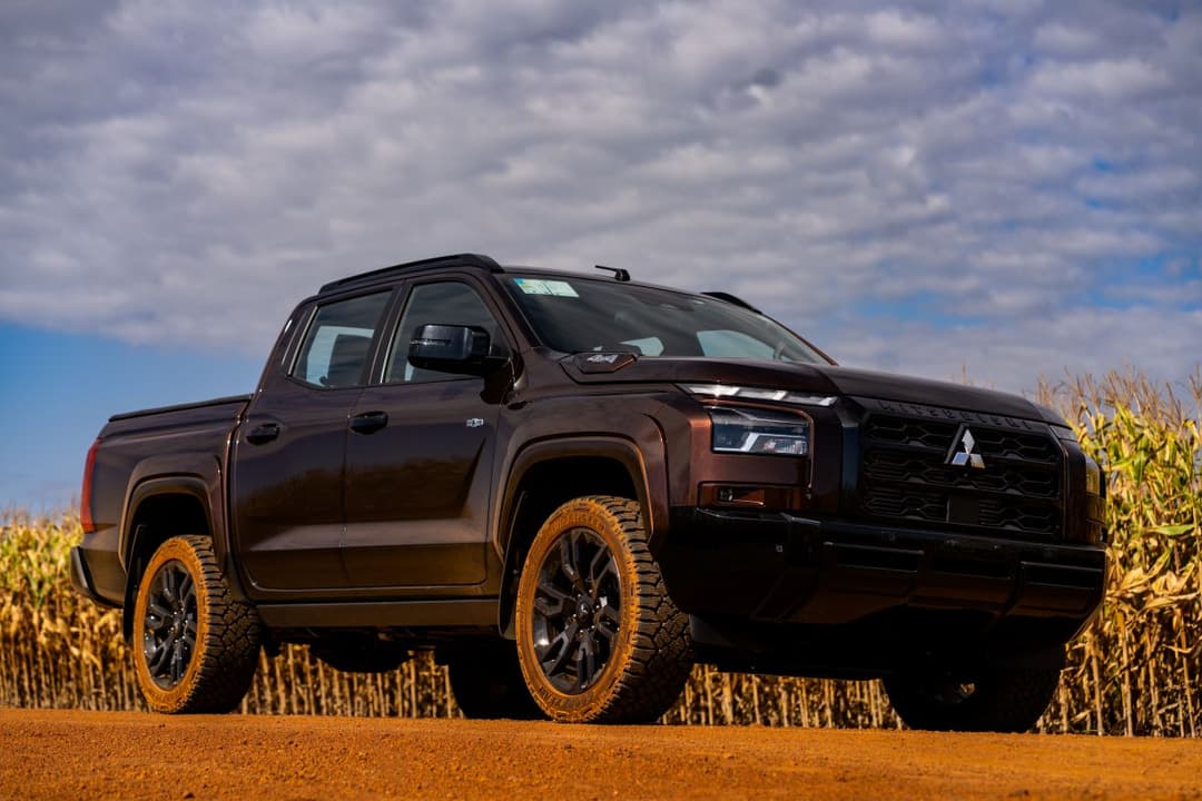 Série especial BFMS da Mitsubishi Triton