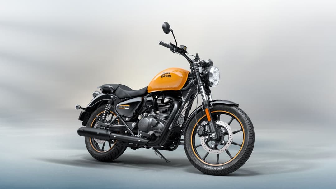 Royal Enfield Meteor 350 linha 2027 na versão Fireball Orange 2027