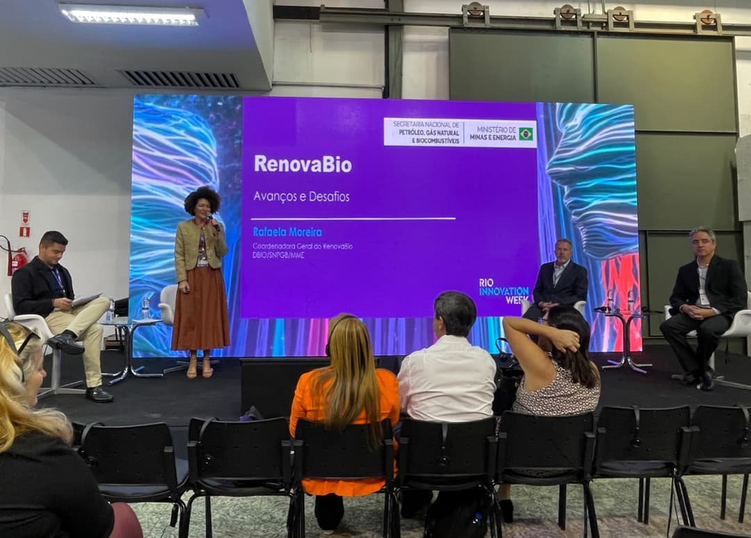 Painel sobre o RenovaBio, Política Nacional de Biocombustíveis, na Rio Innovation Week 2026. Foto: Natália Scarabotto/AB