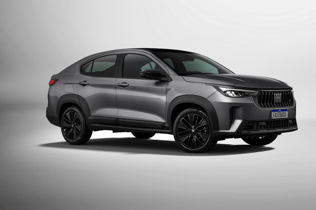 Fiat Fastback linha 2027 na série especial Blackmotion