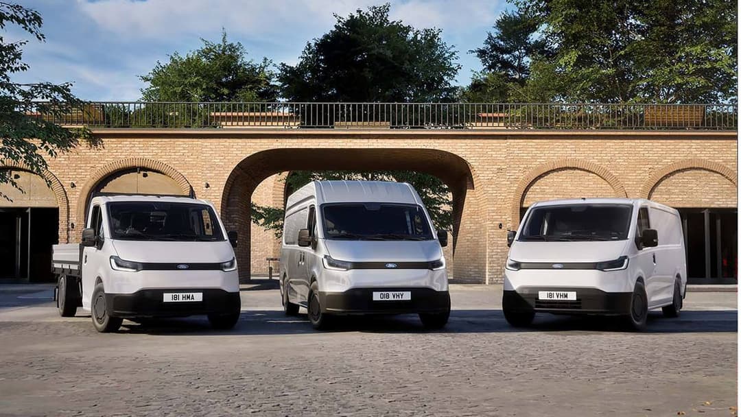 Ford Transit elétrico nas versões furgão teto baixo, furgão teto alto e chassi-cabine