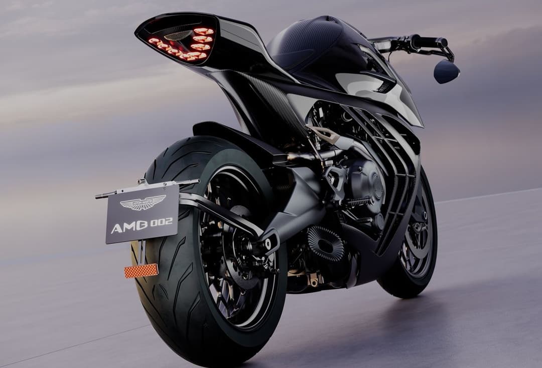 Moto Aston Martin AMB 002