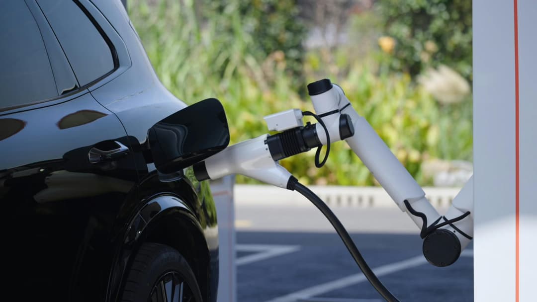 Carregador ultrarrápido com IA da Geely