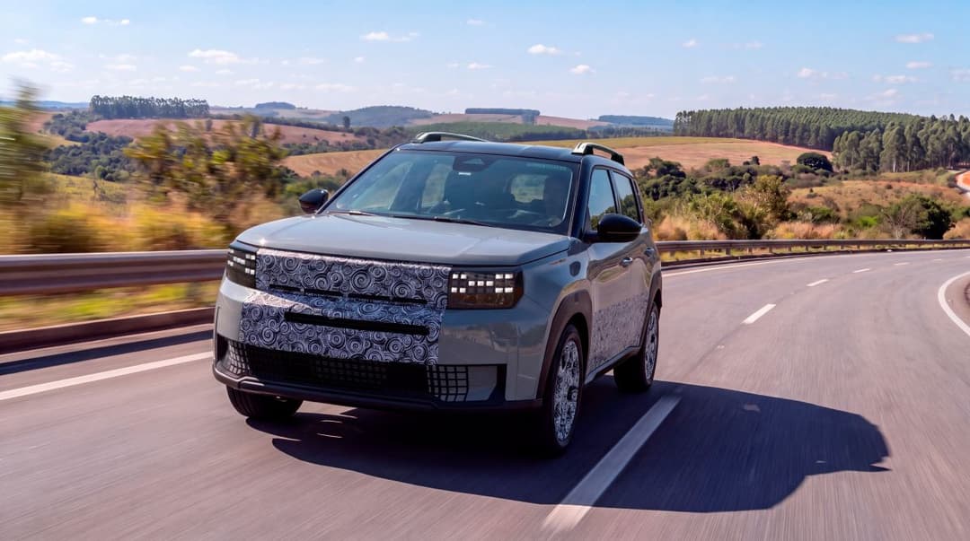 Fiat Argo X com camuflagem em flagra oficial